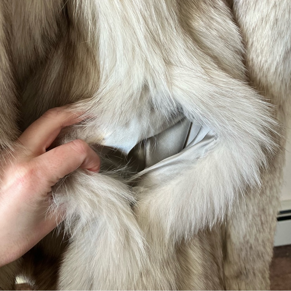 Women’s Vintage Blue Silver Fox Striped & Chevron Sleeve Fur Coat size Small - Picture 8 of 15